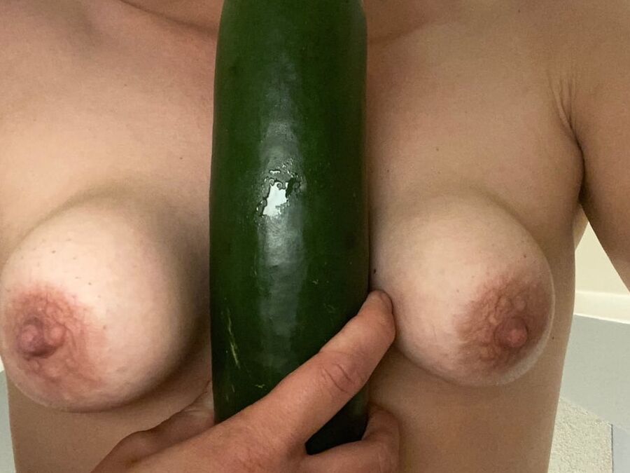 CUCUMBER&amp;HORNY!!