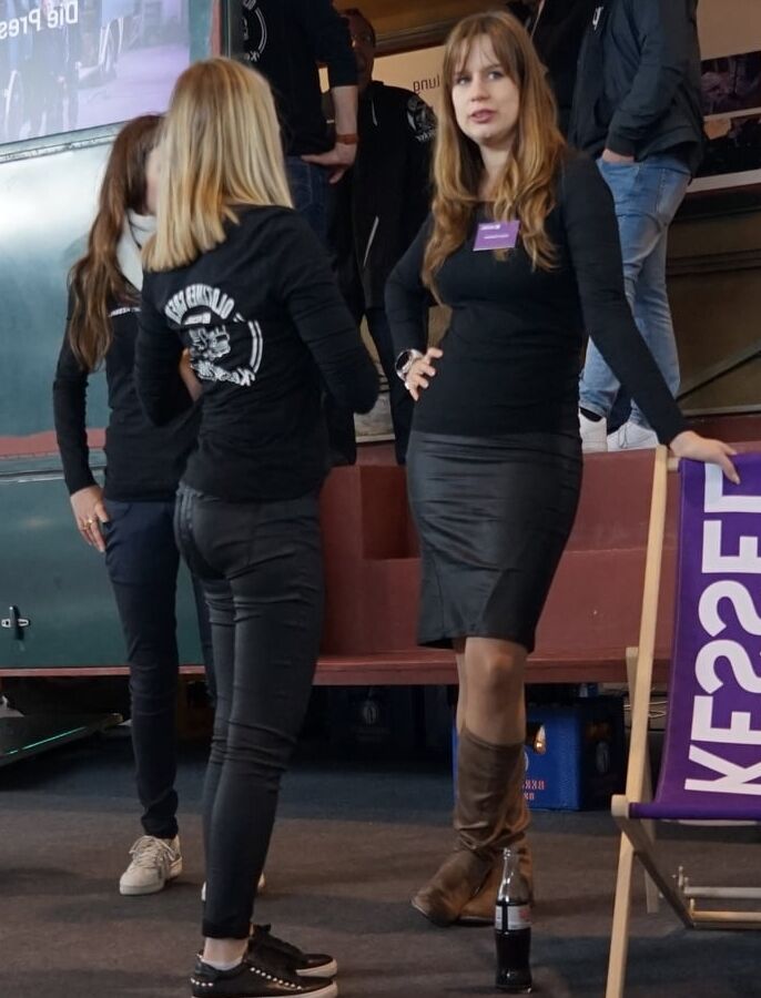 Exhibition Cunt in Pantyhose