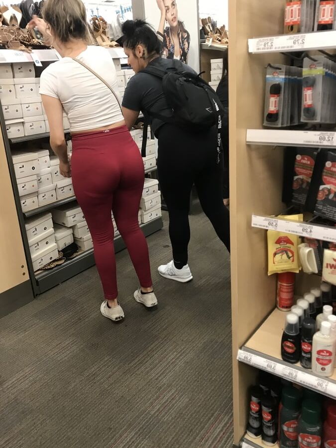 Fat booty Latina in red leggings