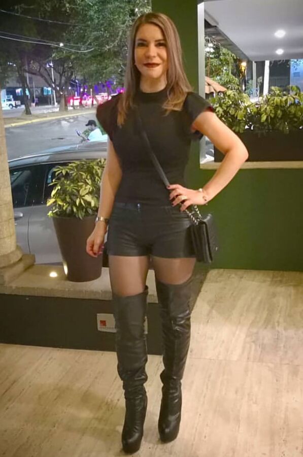 Insta Milf Wearing Boots