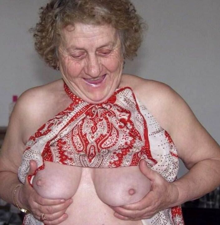 - Grandma horny and fat - Oma geil und fett