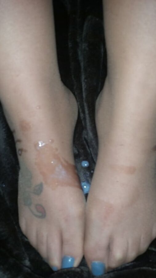 Cum on nylon feet