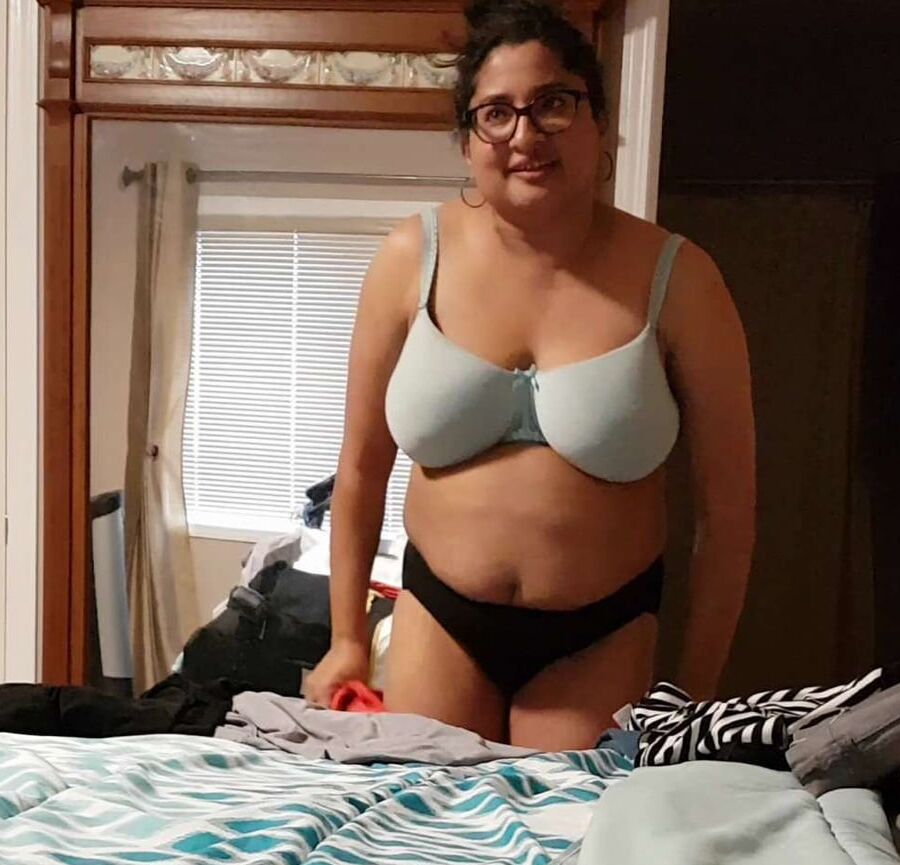 Melissa, fat piggy whore from Canada