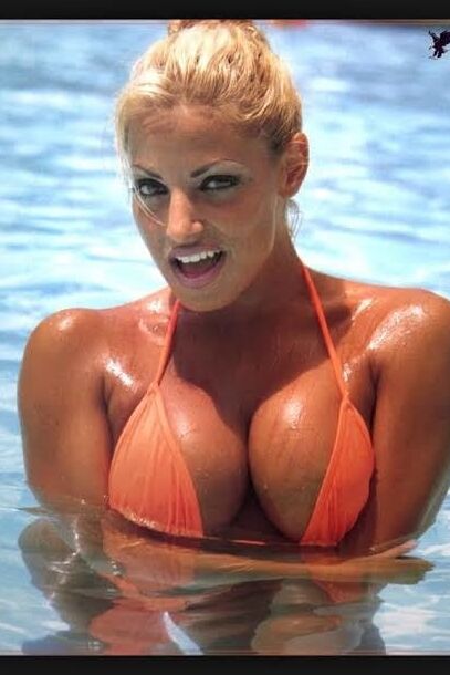 Tris stratus sexy hot