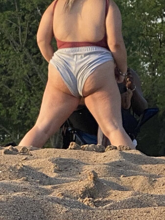 BBW BEACH BUTT SIGHTING