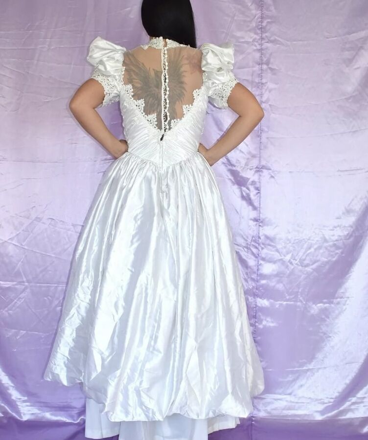 Silky wedding bride gowns &amp; dresses