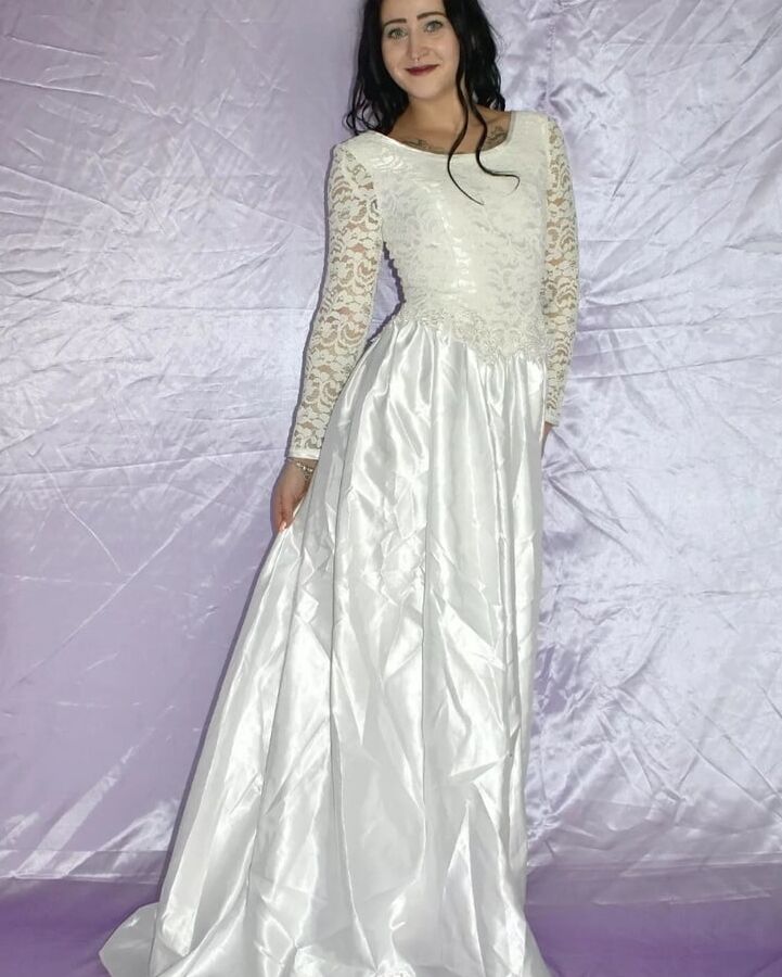 Silky wedding bride gowns &amp; dresses
