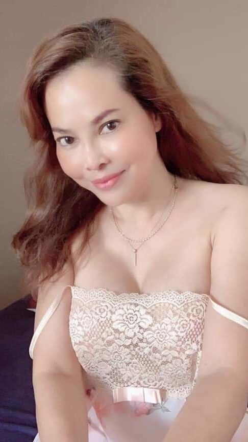 Ibu cantik berdada besar