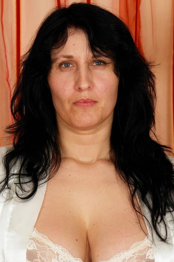 Marietta madura caderona traga leche