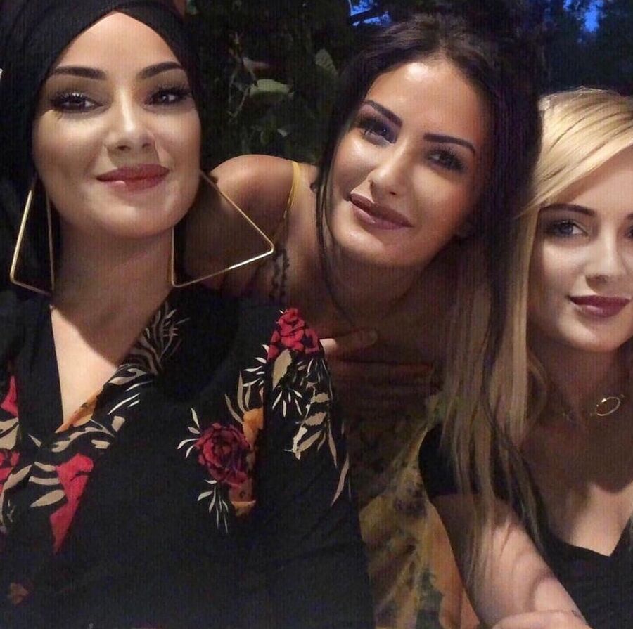 Seksi Turk Kizi, Ifsa, Turkish seks, Kasar Beste ve Ailesi