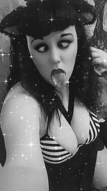 Amateur Goth Slut