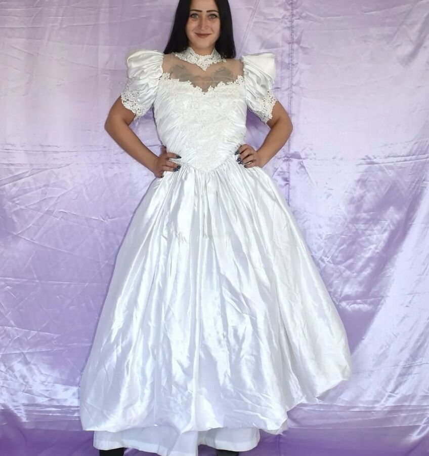 Silky wedding bride gowns &amp; dresses