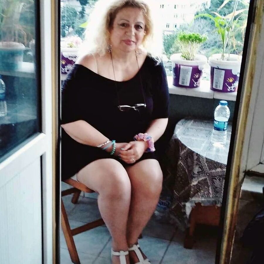 Turkish bbw milf legs skirt fat mom holiday wife blonde hot