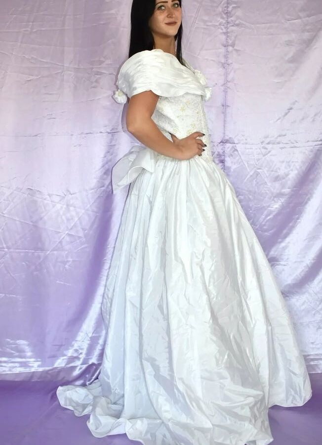 Silky wedding bride gowns &amp; dresses
