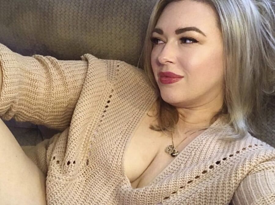 Nice curvy blond amateur