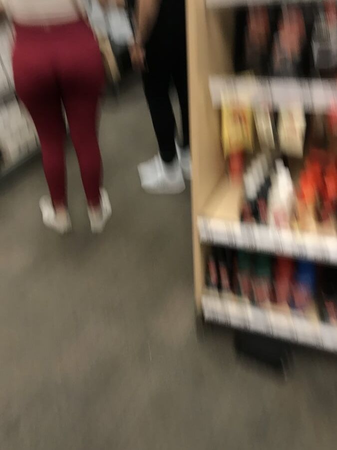 Fat booty Latina in red leggings