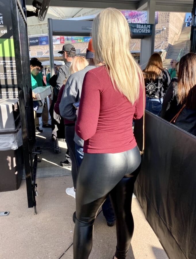 Leather leggings