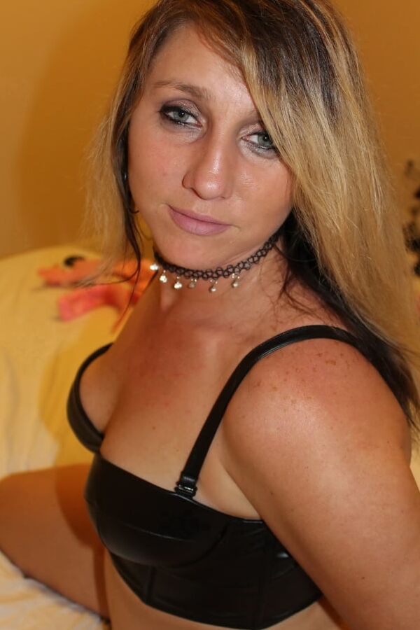 Sexy Mom - Collared