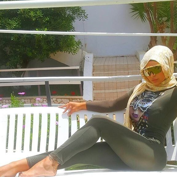 GORGEOUS Arabic MILFs -