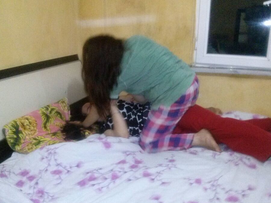 zuleyha plays at home