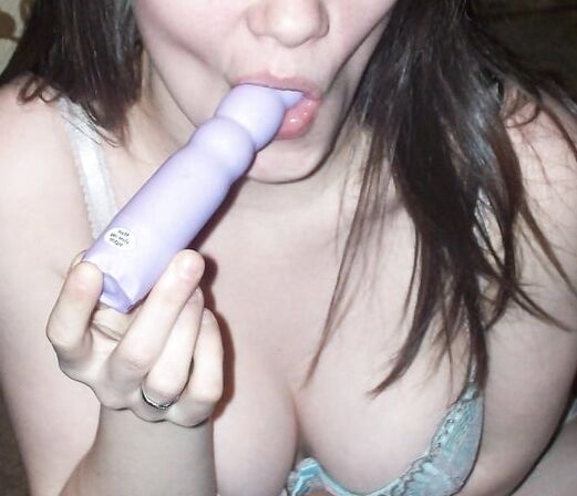 MY FRIEND CAROLINE SEND ME HOT PICS WHEN SHE&;S HORNY
