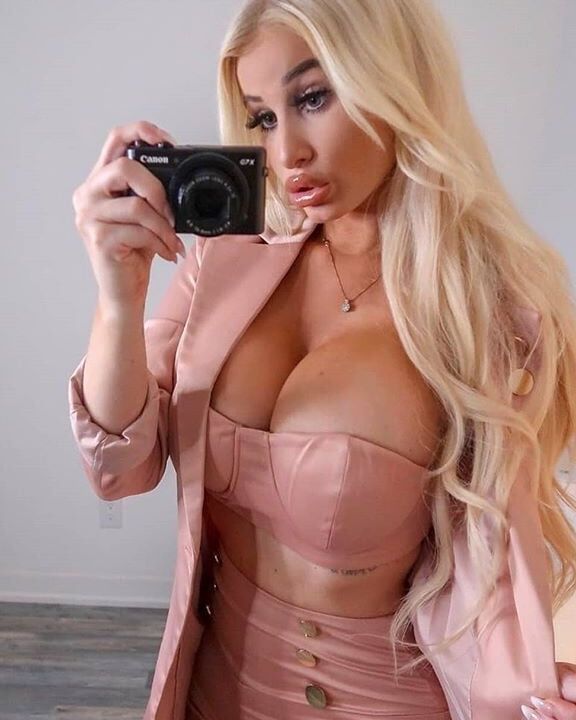 more sexy bimbos mmmmm