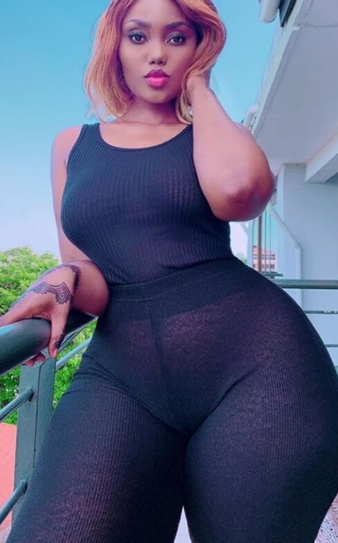 Slim thick pear sanchi