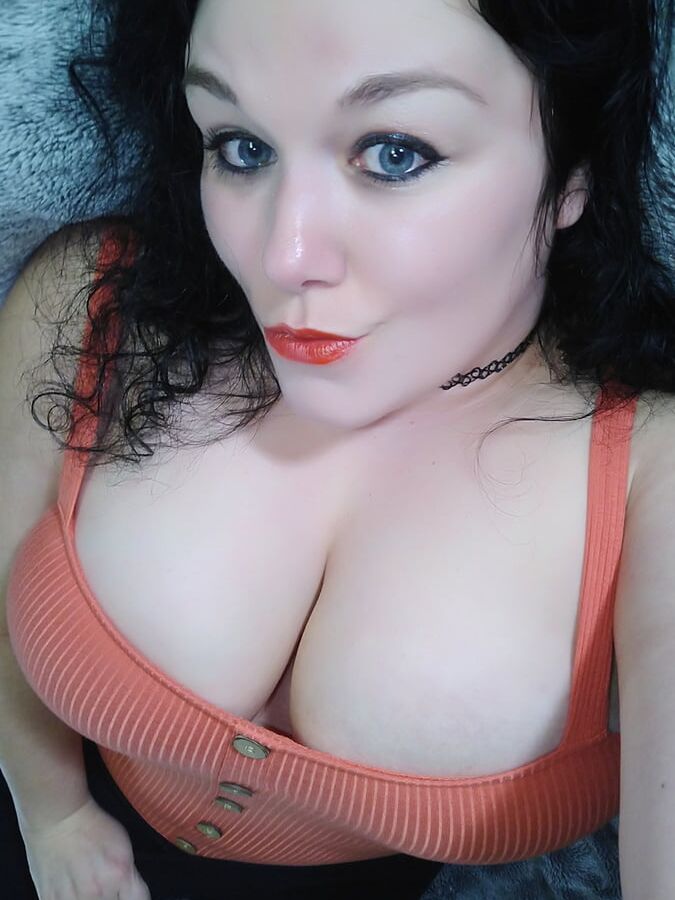 More Hot Amateur Moms