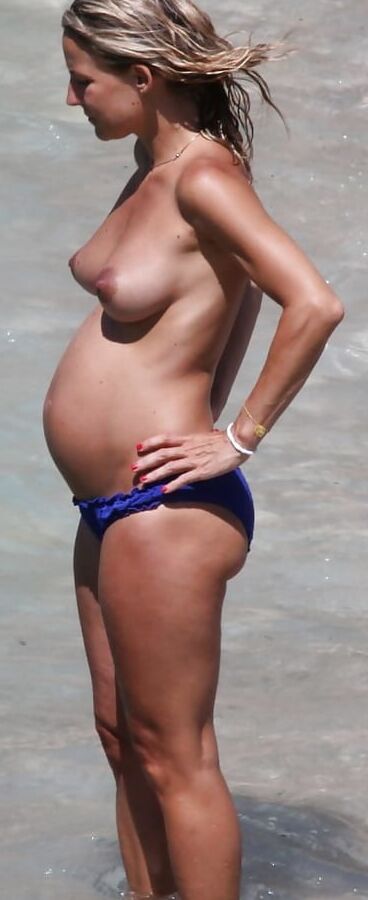 Schwanger im Bikini