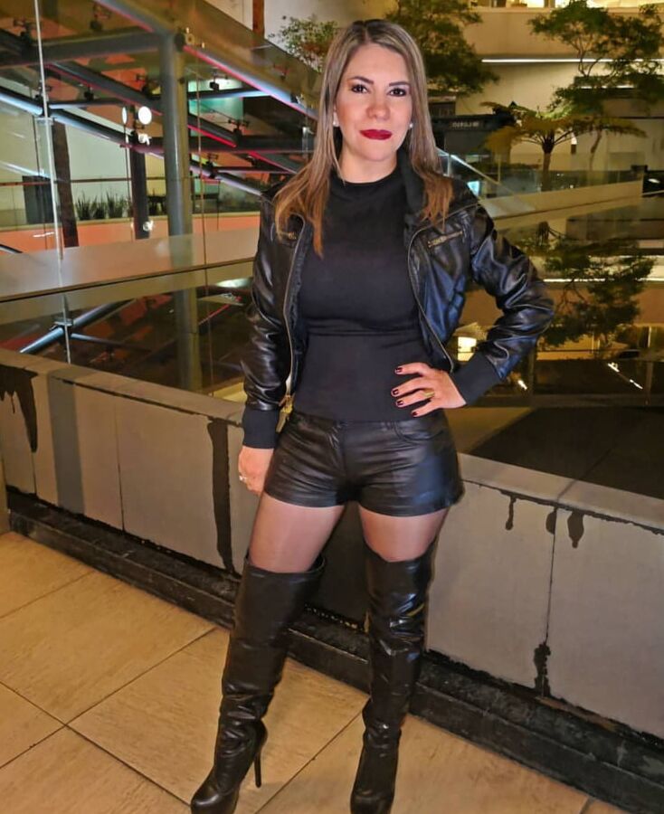 Insta Milf Wearing Boots