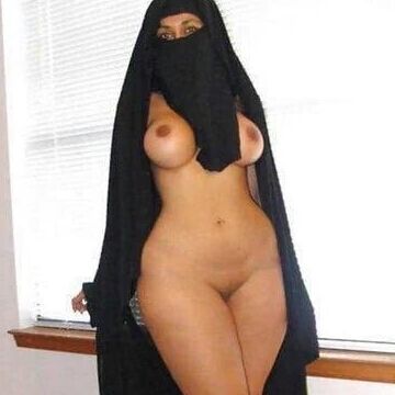 GORGEOUS Arabic MILFs -