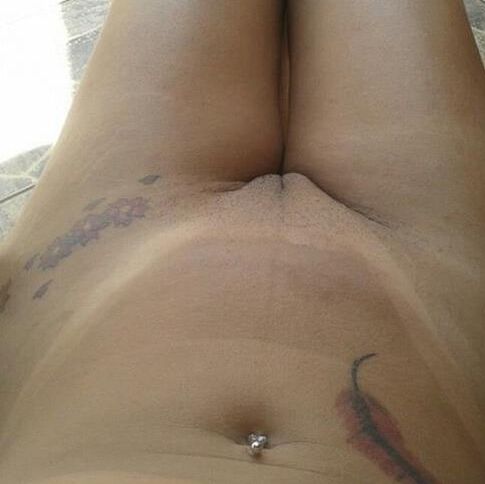 One of the hottest girls I&;ve seen - Samira Martins