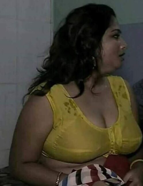Aishwarya Aunty ( my friend&;s aunty)