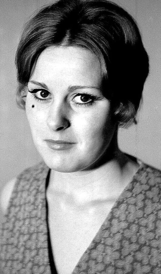 HELENA KAPINSKI STACK