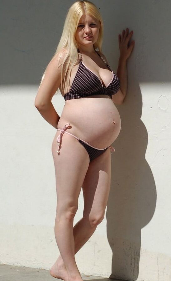 Schwanger im Bikini