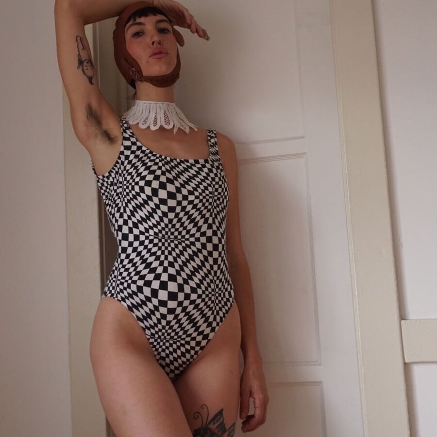 Modelling, selling clothes, natural pitted sexies