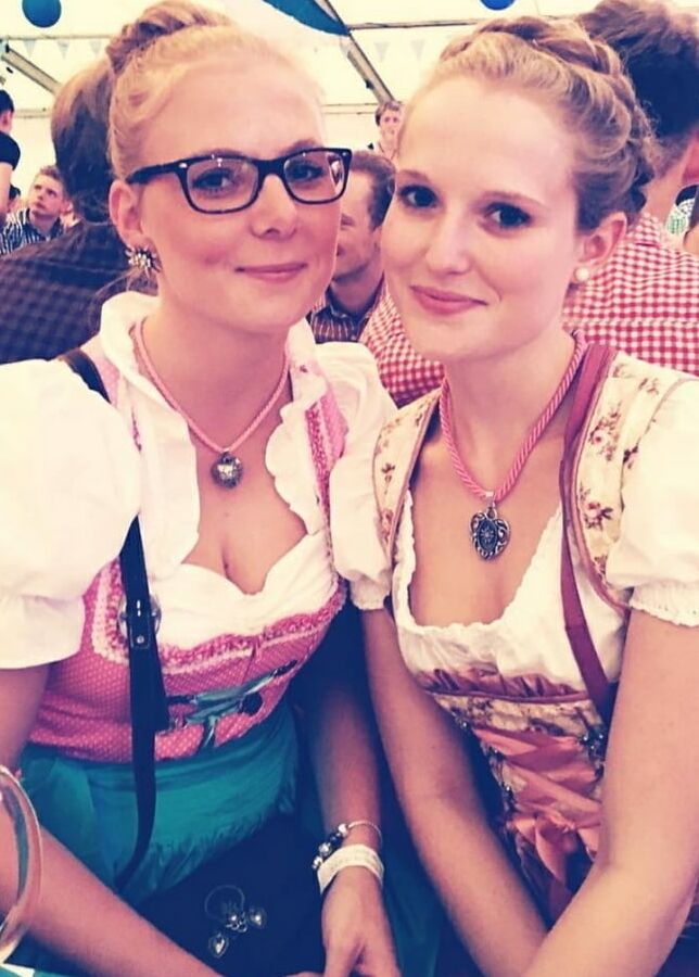 Dirndl sweethearts