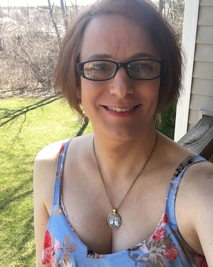 Amateur milf (cum on her face)