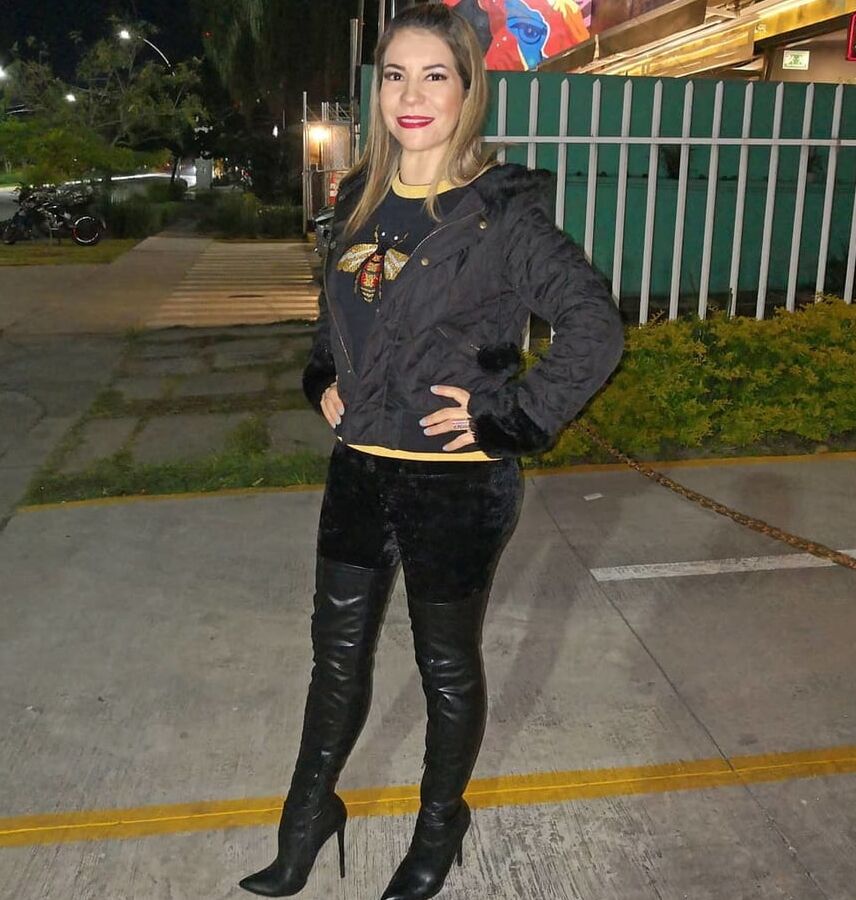 Insta Milf Wearing Boots