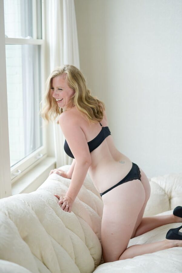 Lingerie Sluts ()