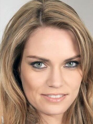 Julia Scharf, fickbarer Fernsehstar