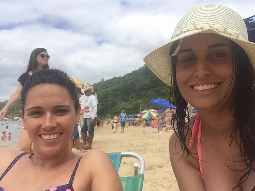 (ARG): Ale&;s little ass or Flavia&;s melons?