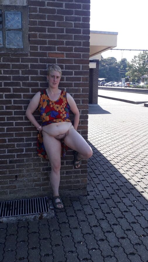 having a hike no pantyd on and compleet nude
