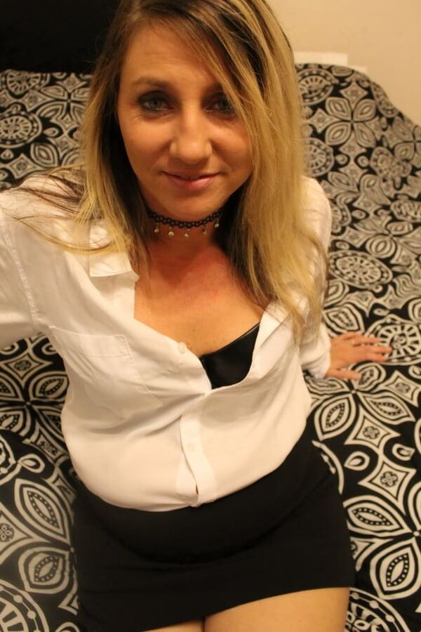 Sexy Mom - Collared