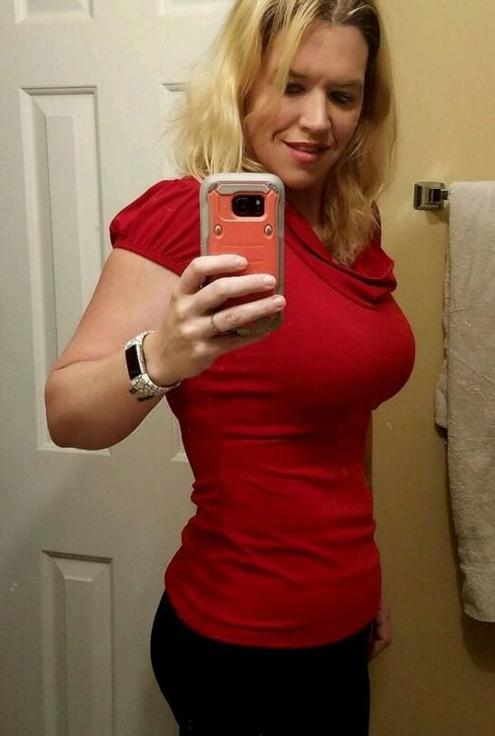 More Hot Amateur Moms