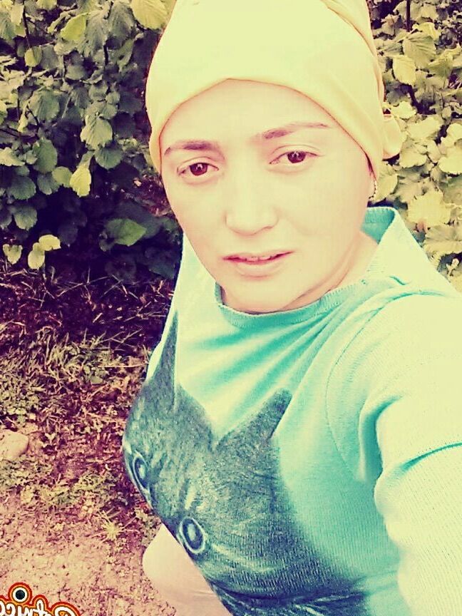 zuleyha plays at home