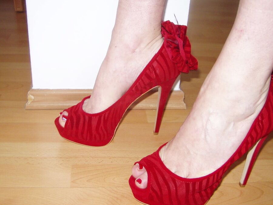 HEELS