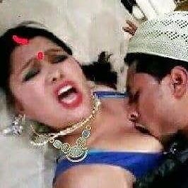 Sanskari aurtein bitch
