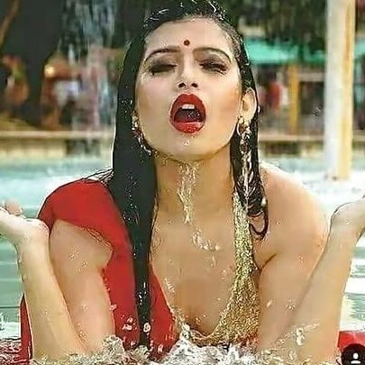 Sanskari aurtein bitch