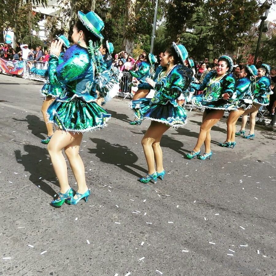 caporales in pantyhose
